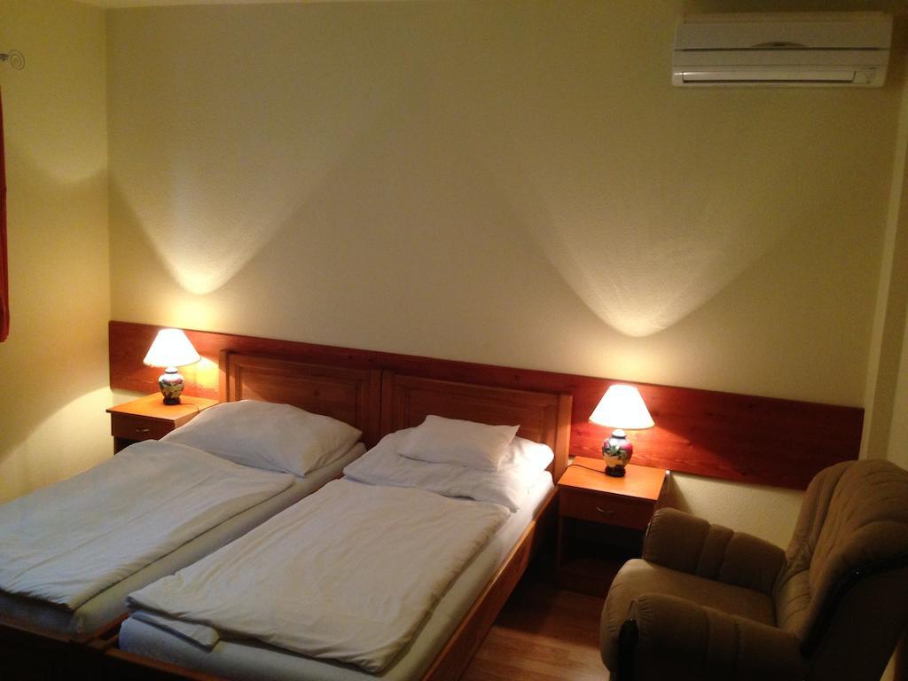 Juhasz Fogado Bed & Breakfast Fonyod Room photo